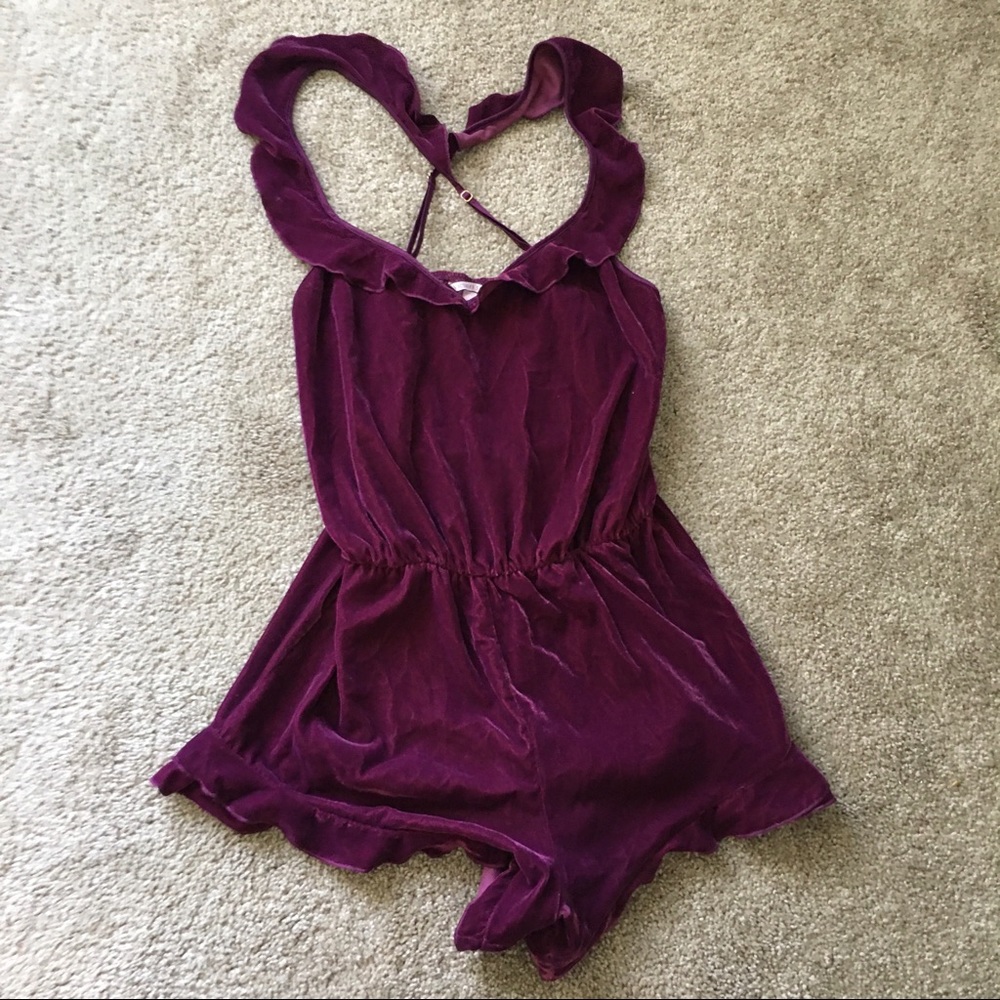 VS velvet sleep romper(nwot)